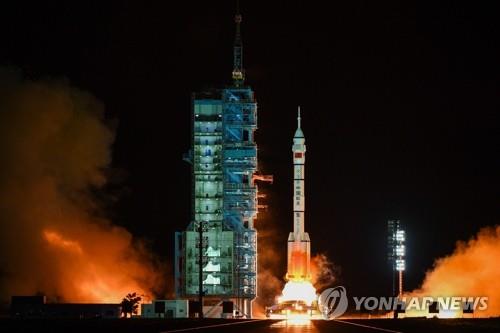 중국 유인우주선 선저우13호 발사 장면 