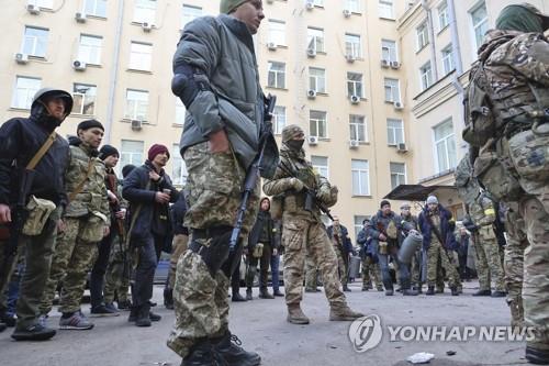 Ukrainian Homeland Guard Forces await orders from Kharkov