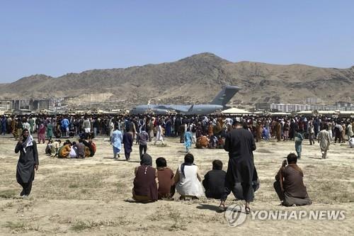 자국민 출국 제한한다던 탈레반, 국내외 반발에 이틀만에 '철회'