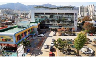 밀양시립도서관 리모델링 개관…주민친화 공간으로 재탄생