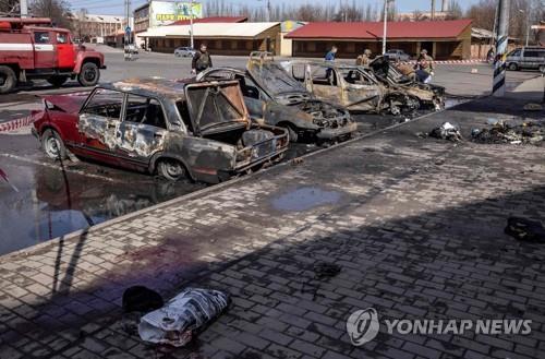 러시아군 폭격으로 망가진 우크라이나 동부 크라마토르스크 역 인근