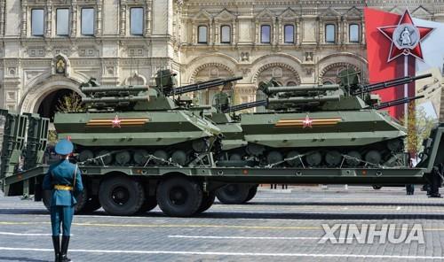 러시아 열병식에 나온 우란-9