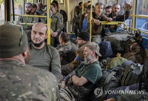 [우크라 침공] 러시아 "아조우스탈 투항병 포로교환 논의 중"