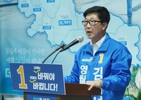 민주당 김기석 영월군수 후보, 사퇴 발표 번복 '해프닝'(종합)