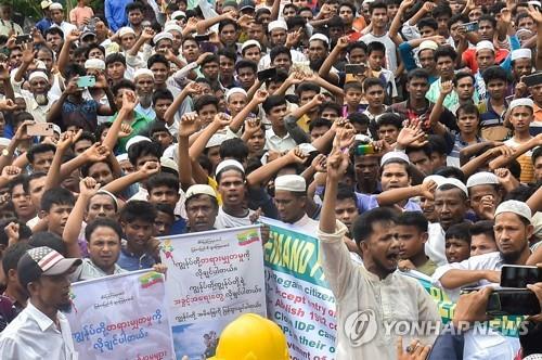 방글라 피란 로힝야족 "미얀마 고향 돌아가자" 대규모 시위