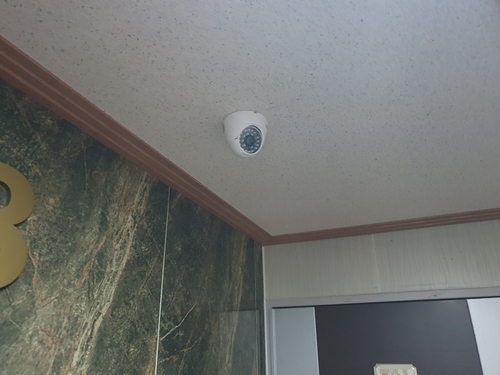 서울 동대문구 소재 한 오피스텔 복도에 설치된 CCTV. 기사와 직접 연관 없음. 