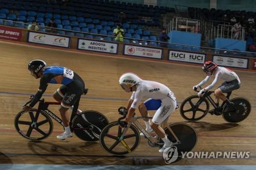 2022 트랙사이클 아시아선수권대회 포인트레이스에서 질주하는 김유로