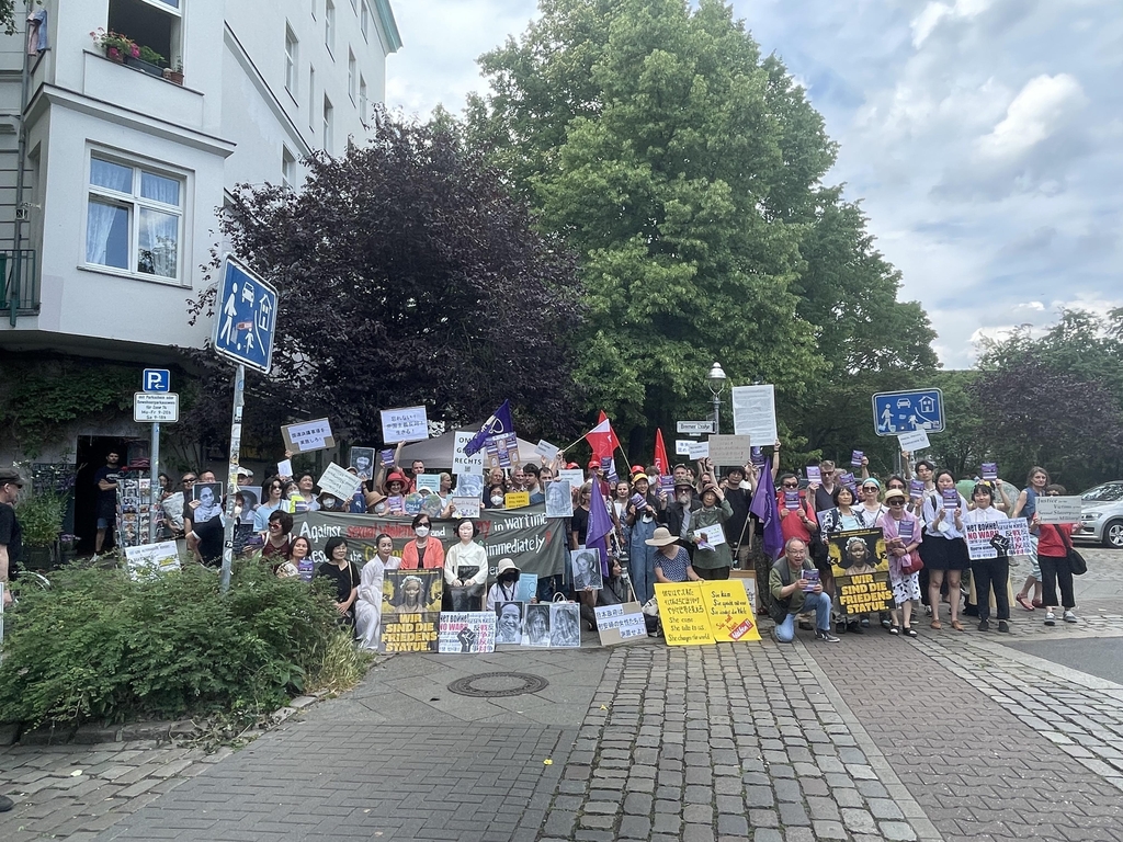 베를린 평화의 소녀상 보수단체 원정시위 대항집회