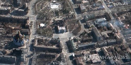 폭격당한 마리우폴 극장 위성사진[AFP 연합뉴스 자료사진. 재판매 및 DB 금지]