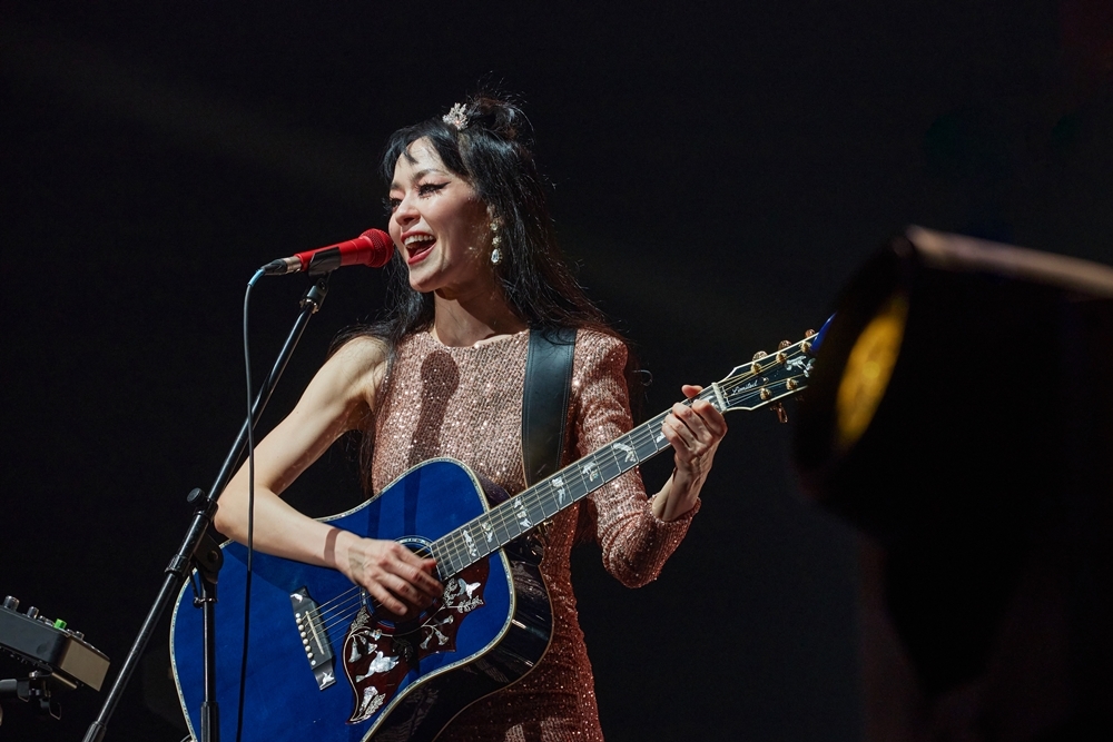 25주년 기념 콘서트에서 열창하는 자우림의 보컬 김윤아