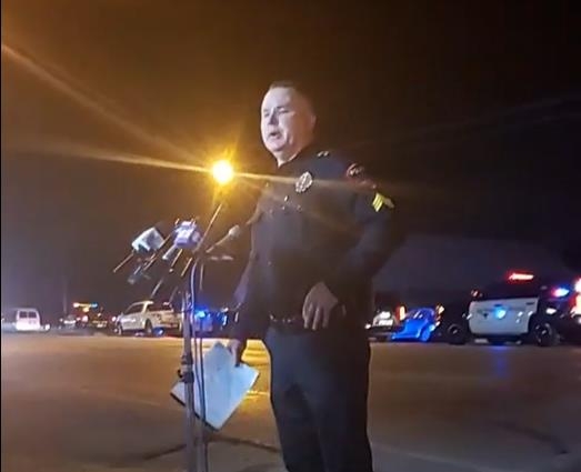 총격 사건 브리핑을 하는 미국 텍사스주 홀텀시티 경찰