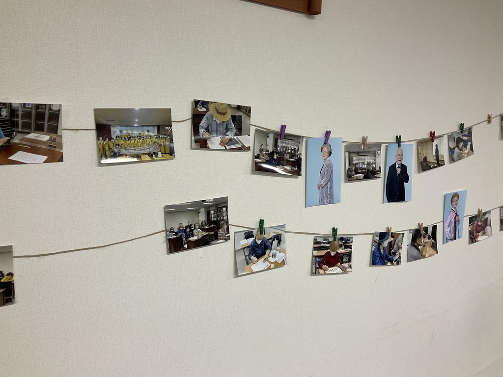 웰다잉 교육 활동사진과 수강생들의 프로필 사진 