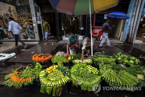 인도 가우하티의 시장.