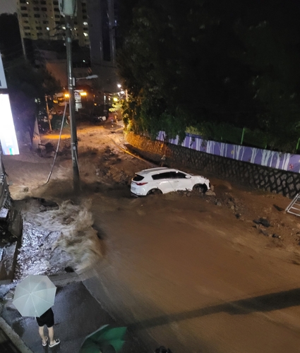 성남 중원구 아파트 단지 인근 폭우 피해 상황