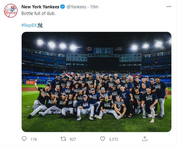 Jogadores do Yankees comemoram vitória do AL East