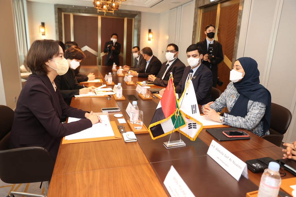 중기장관, UAE 개발 및 미래부 장관과 면담