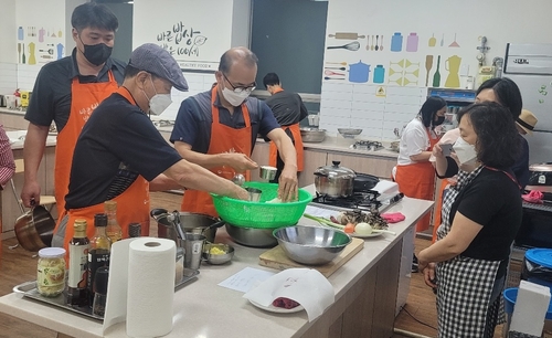 서울 중장년 1인가구 '행복한 밥상' 참여자 1천명 돌파