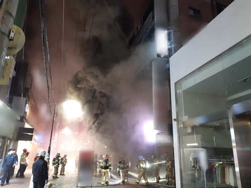 대구 동성로 상가 건물 화재…5명 연기 흡입