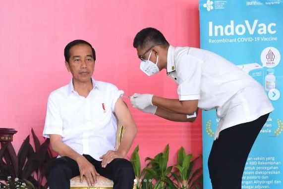 백신 접종하는 조코 위도도 인도네시아 대통령