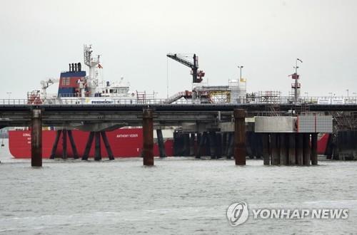 독일 빌헬름스하펜에 완공된 첫 LNG 터미널