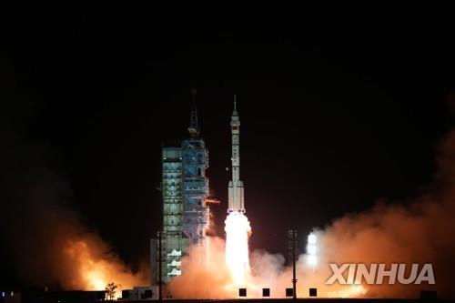 중국 유인우주선 선저우 15호 발사 장면