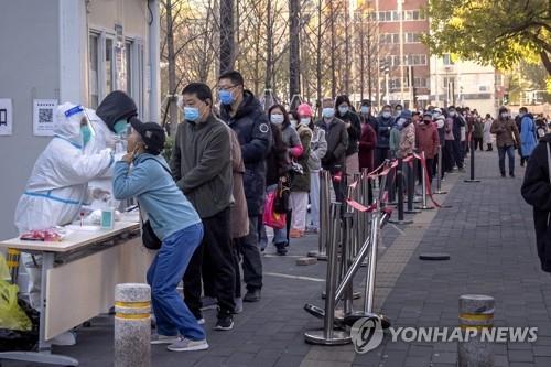 PCR 검사받는 베이징 시민들