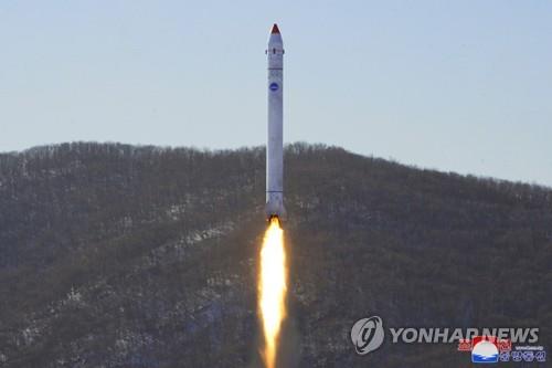 북한 "어제 서해위성발사장서 정찰위성 개발 중요시험"