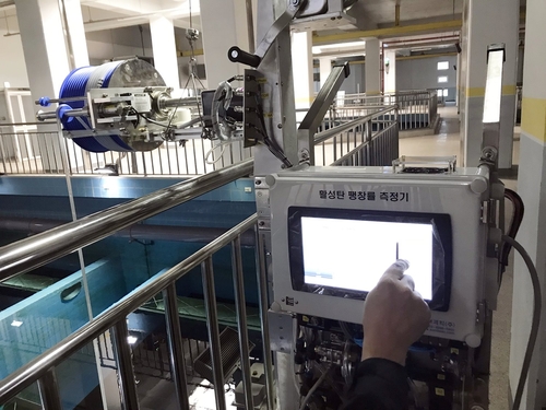 서울물연구원이 개발한 '활성탄 팽창률 자동 측정장치' 작동 모습