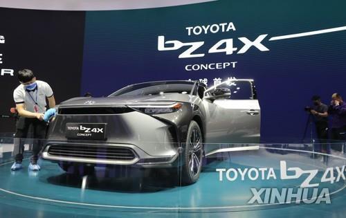 도요타 첫 전기차 bZ4X SUV