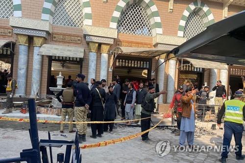 파키스탄서 경찰 노린 자폭 테러…"34명 사망·150명 부상"(종합)