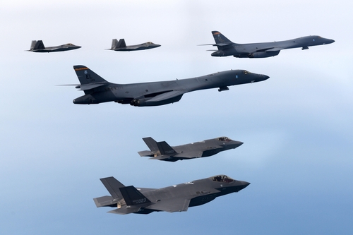 한미연합훈련하는 미국 B-1B 전략폭격기