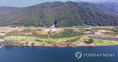 북한강변에 있는 화천지역 파크골프장