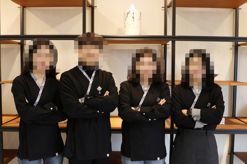 한국전통문화전당 직원 근무복 '왜색 논란'…디자이너는 반박(종합)