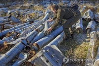 우크라 '러 미사일 공동묘지'…ICC 증거 1천여발 포탄 잔해더미