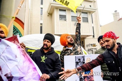 미국 샌프란시스코 인도영사관 앞에서 시위하는 시크교 분리주의자.