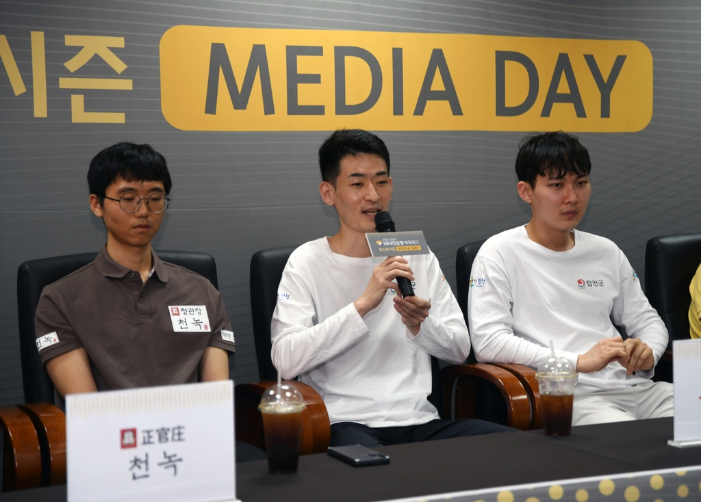 고근태 수려한합천 감독(가운데)