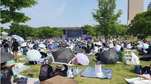 여의도 30만·잠실 14만…무더운 주말 서울 곳곳 구름인파