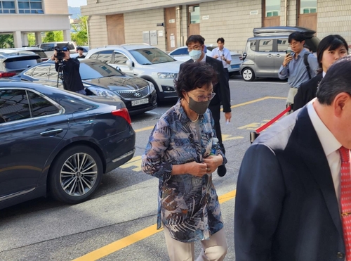 윤대통령 장모 '잔고증명 위조' 항소심 변론 종결…21일 선고