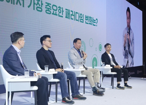 최태원 "제4의 경제 블록 만들어야…적응력 극대화 중요"