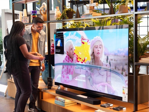 삼성전자 네오 QLED 8K로 워너 브라더스 영화 예고편 만난다