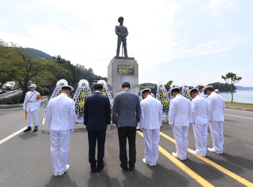 수류탄 덮어 동료 구한 고 이인호 소령 57주기 추모제 엄수