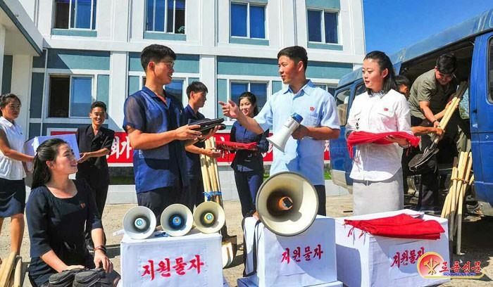 추수 지원하는 평안북도 청년동맹위원회 