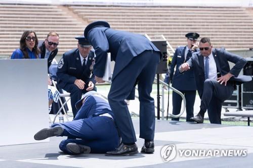 美백악관의 바이든 재선 '전략'…"다시는 넘어지지 않게 하라"