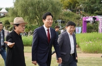 서울정원박람회 찾은 오세훈 시장…"녹지조성은 서울시의 사명"(종합)