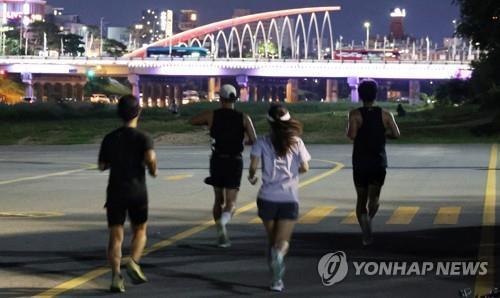 조깅하는 시민들