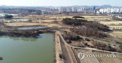 한국에너지공대가 들어서기 전의 부영골프장 전경