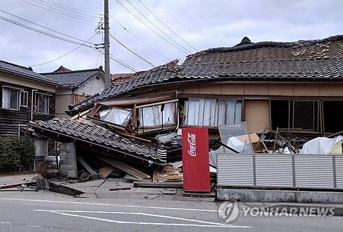 지진으로 무너진 가옥