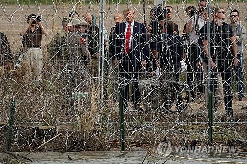 텍사스주 국경 방문한 트럼프 전 대통령