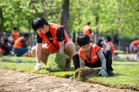 [게시판] 호반그룹 임직원 봉사단, 서울대공원서 환경개선 봉사