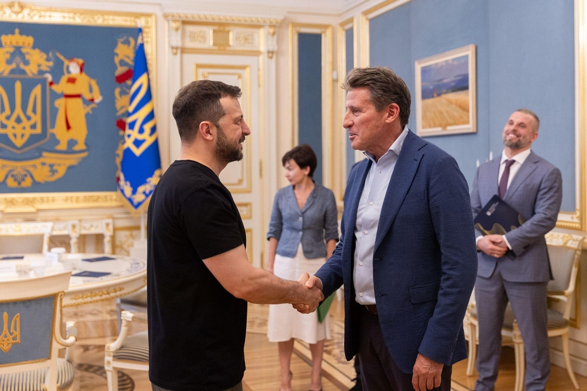 젤렌스키(왼쪽) 우크라이나 대통령과 만난 코 세계육상연맹 회장